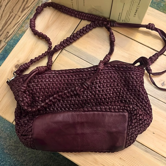Perfect color of burgundy leather bag. Made in India - Picture 1 of 7